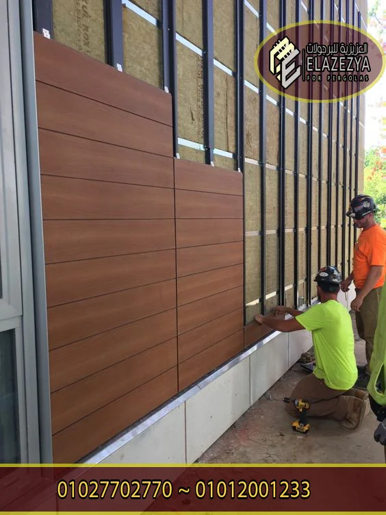 اكتشف ديكور تجليد حائط خشبي لمساعدتك على إضافة جمال لغرفتك 1 تركيب أسوار خشبية لحمامات السباحة تشعرك بالخصوصية