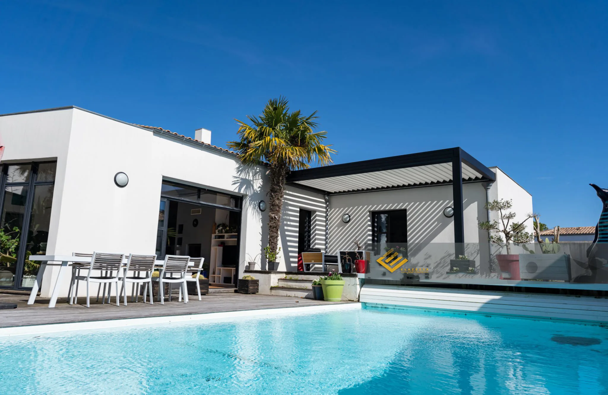 لماذا تُعد التندات الألومنيوم الثابتة من العزيزية الاختيار الذكي لمنزلك