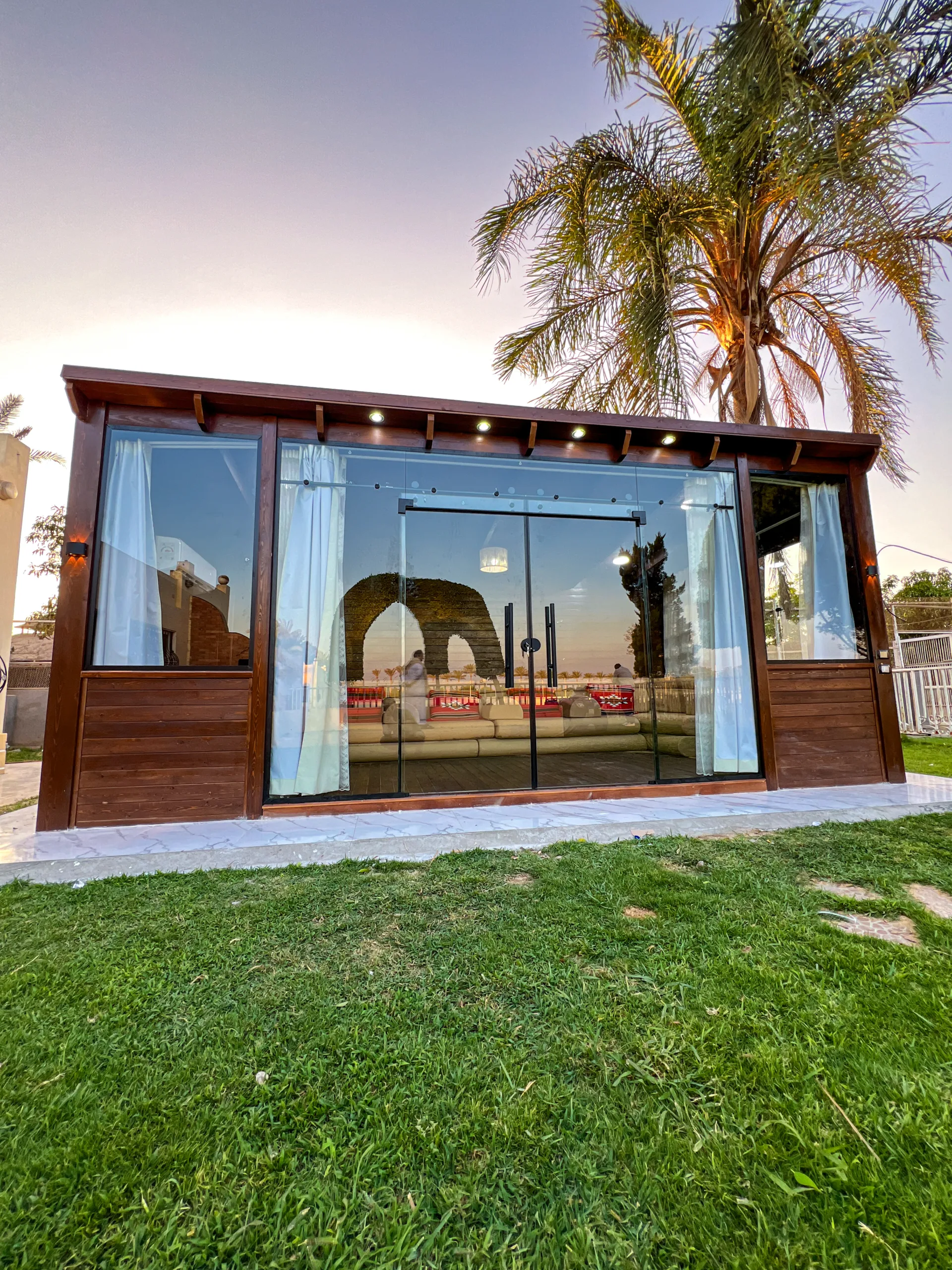 كيف تختار غرفة زجاجية تناسب حديقتك؟ 1 كيف تختار غرفة زجاجية تناسب حديقتك؟